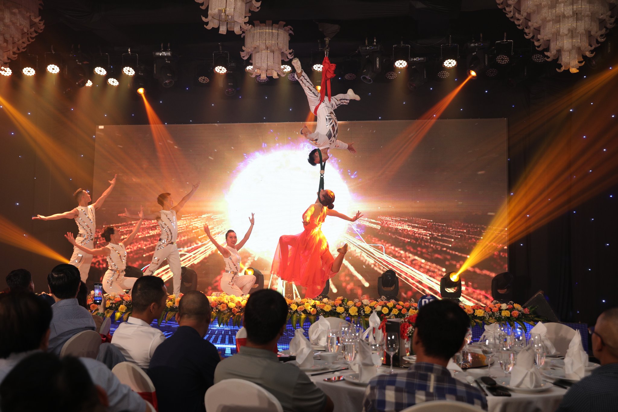 293086156_5189845701133091_893911680613805997_n Chương trình nghệ thuật sôi động, tạo điểm nhấn cho sự kiện.