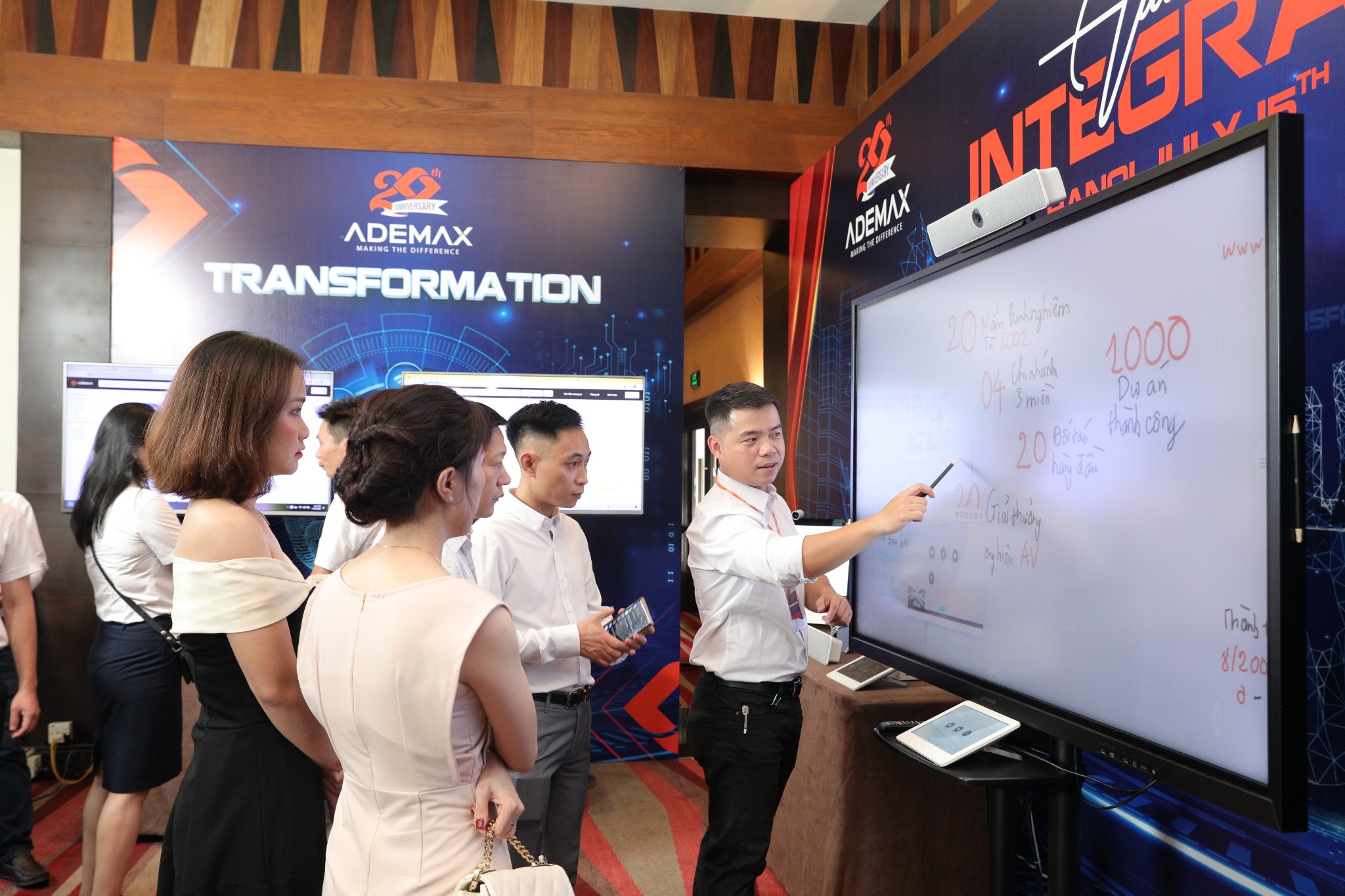 293340740_5189835824467412_1993187071748606549_n Khách mời trải nghiệm các giải pháp nổi bật tại sự kiện.