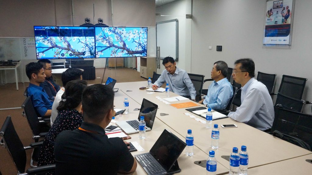 Đại diện hãng Aver sang thăm và làm việc tại ADEMAX