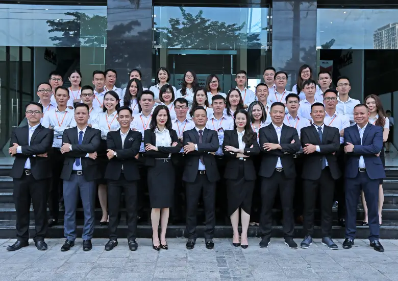 Đội ngũ chuyên gia của Ademax tiếp cận nền tảng hội nghị truyền hình theo hướng giải pháp tổng thể, không tách rời phần mềm và không gian họp.