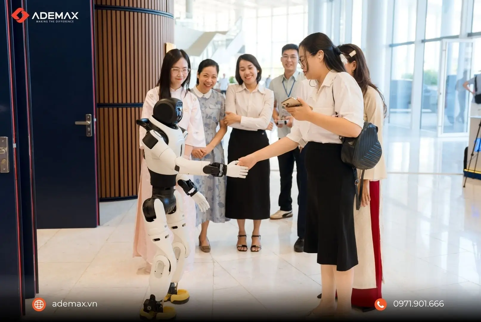 Trải nghiệm ứng dụng AI tương tác trực quan cùng hệ sinh thái giải pháp tại sự kiện.